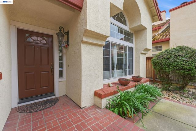 2260 Redington Dr, Tracy, CA 95377