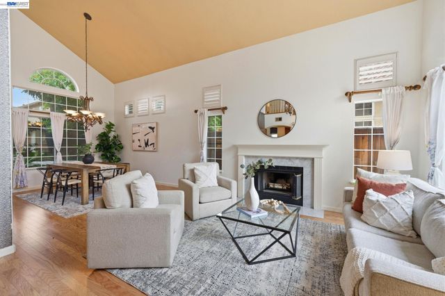 2260 Redington Dr, Tracy, CA 95377