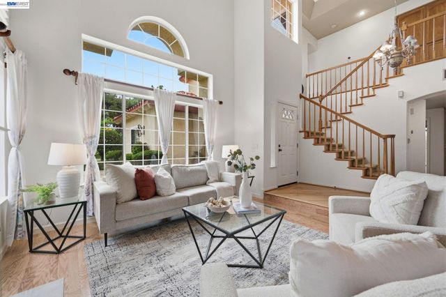 2260 Redington Dr, Tracy, CA 95377