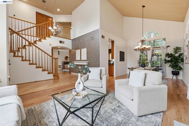 2260 Redington Dr, Tracy, CA 95377