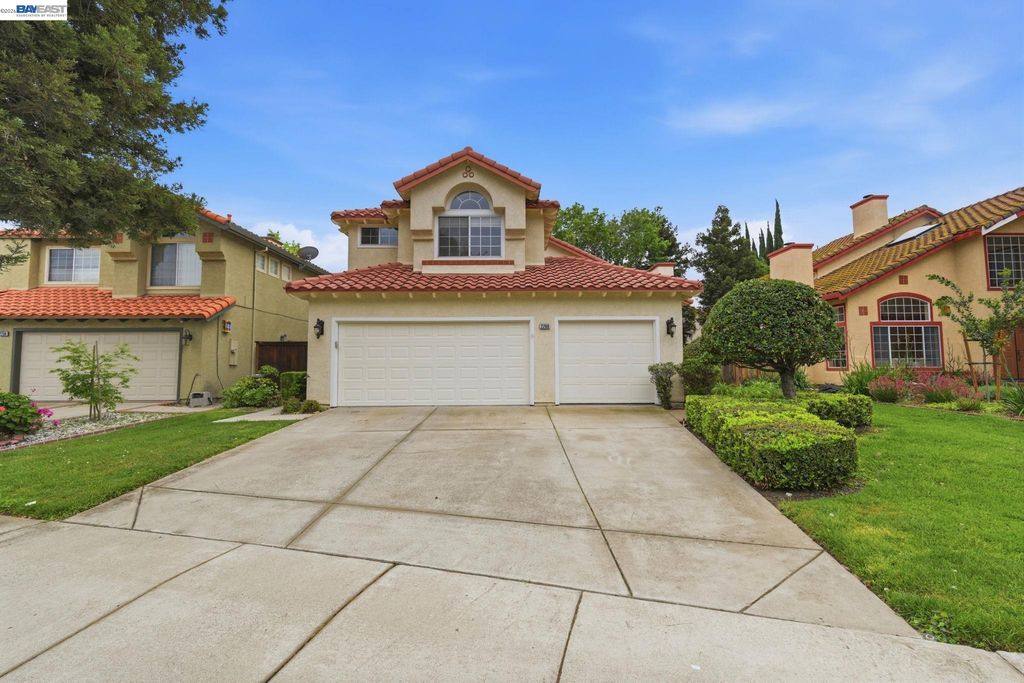 2260 Redington Dr, Tracy, CA 95377