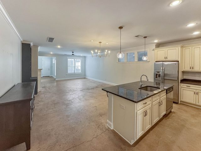 613 S FRONT ST, Memphis, TN 38103