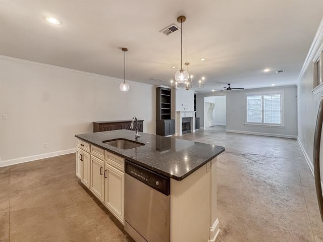 613 S FRONT ST, Memphis, TN 38103