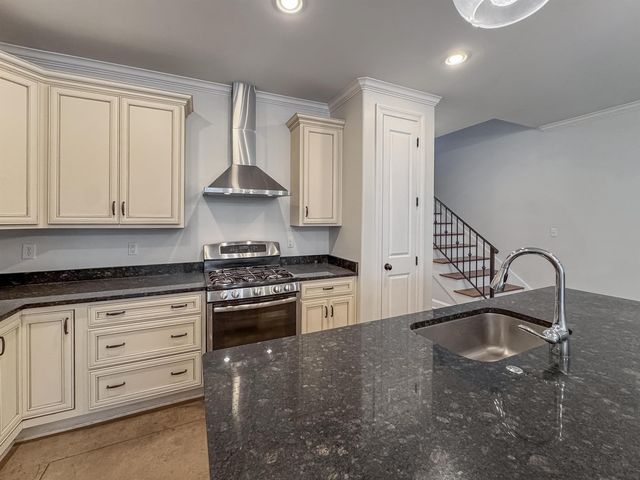 613 S FRONT ST, Memphis, TN 38103