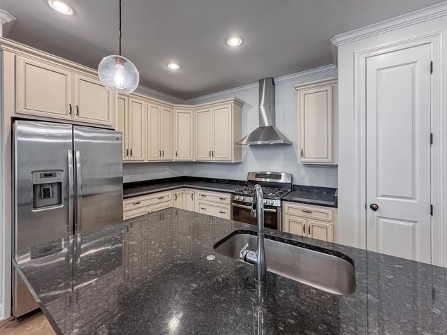 613 S FRONT ST, Memphis, TN 38103