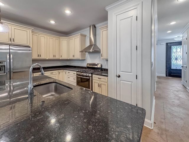 613 S FRONT ST, Memphis, TN 38103