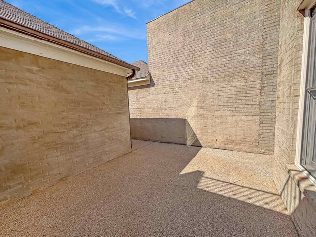 613 S FRONT ST, Memphis, TN 38103