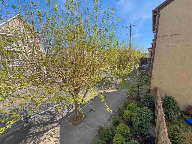 613 S FRONT ST, Memphis, TN 38103