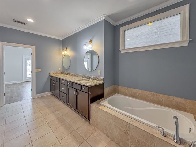 613 S FRONT ST, Memphis, TN 38103