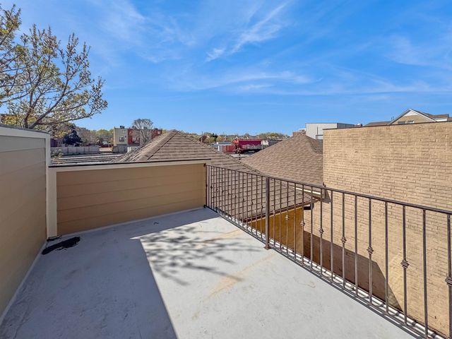 613 S FRONT ST, Memphis, TN 38103