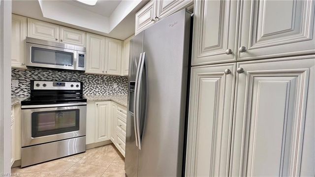 481 Quail Forest BLVD # B206, Naples, FL 34105