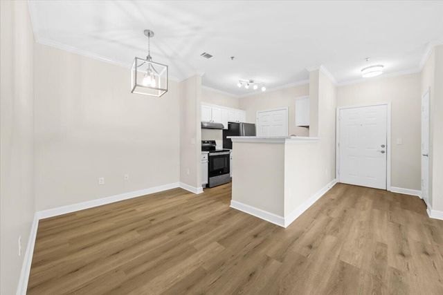 45 Sycamore Avenue 1011, Charleston, SC 29407