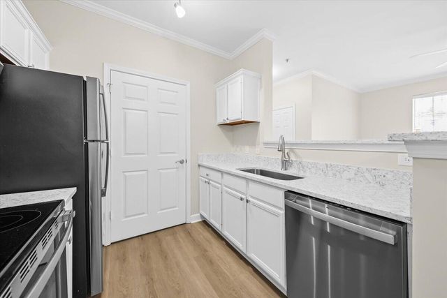 45 Sycamore Avenue 1011, Charleston, SC 29407