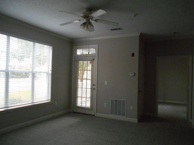 45 Sycamore Avenue 1011, Charleston, SC 29407