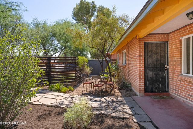 2002 E Monte Vista Drive, Tucson, AZ 85719