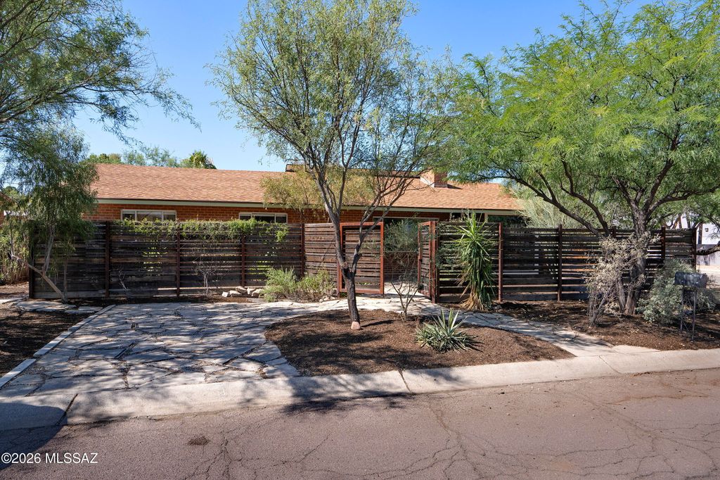 2002 E Monte Vista Drive, Tucson, AZ 85719