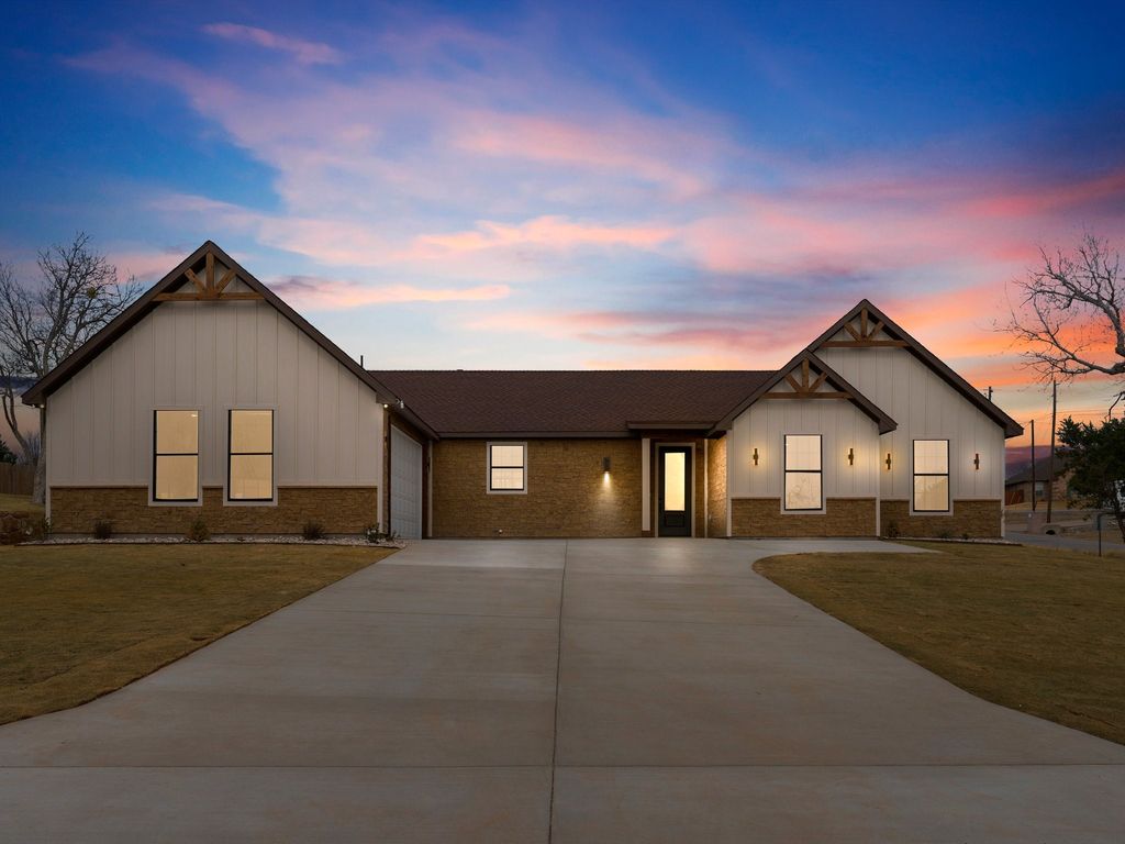 1101 Ajo Court, Granbury, TX 76048