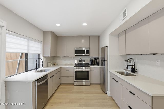 136 Williamsburg Lane, Lakewood, NJ 08701