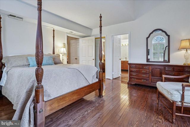 10243 ASPEN WILLOW DR, Fairfax, VA 22032