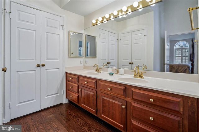 10243 ASPEN WILLOW DR, Fairfax, VA 22032