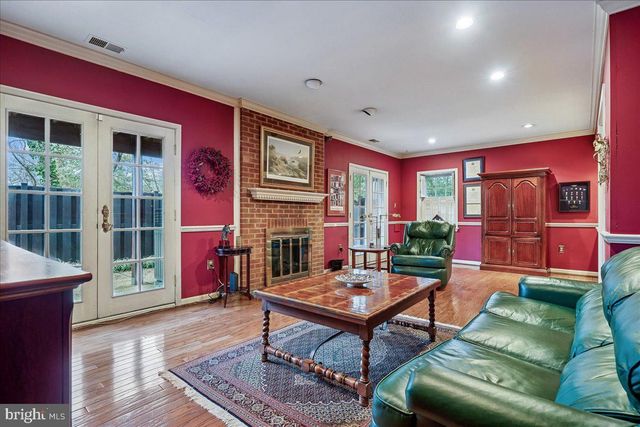 10243 ASPEN WILLOW DR, Fairfax, VA 22032