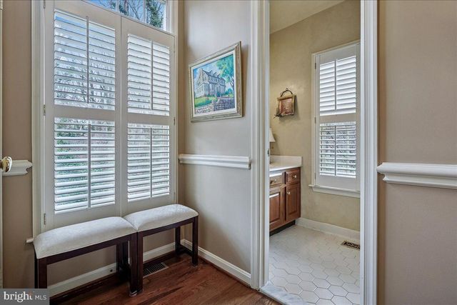 10243 ASPEN WILLOW DR, Fairfax, VA 22032