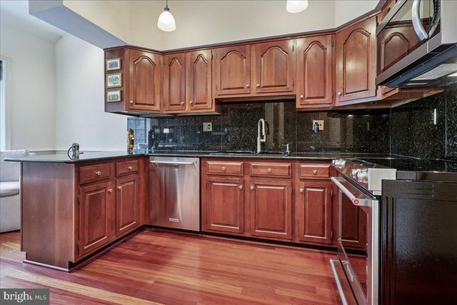 10243 ASPEN WILLOW DR, Fairfax, VA 22032