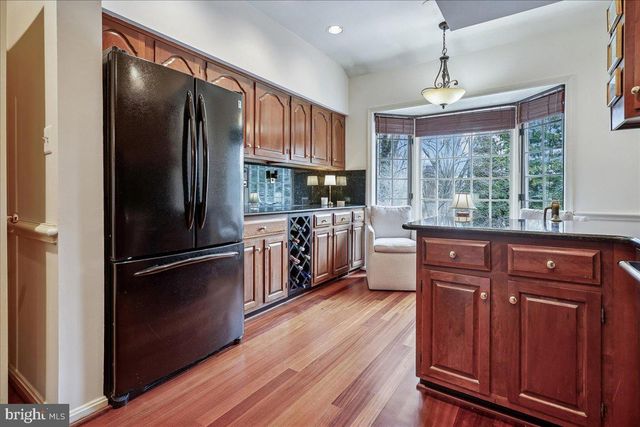 10243 ASPEN WILLOW DR, Fairfax, VA 22032