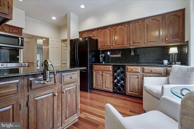 10243 ASPEN WILLOW DR, Fairfax, VA 22032