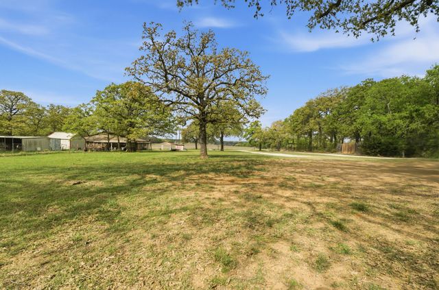 7334 W Line Road, Collinsville, TX 76233