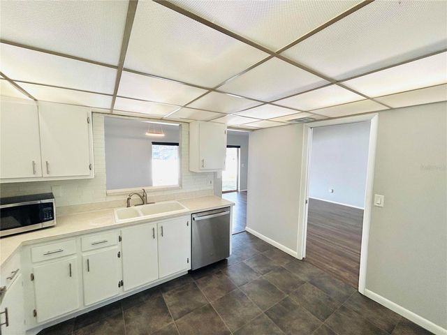 7516 S SANIBEL CIRCLE, Temple Terrace, FL 33637