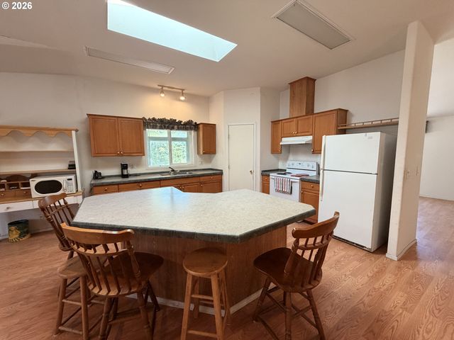 94515 LANGLOIS MOUNTAIN Rd, Langlois, OR 97450