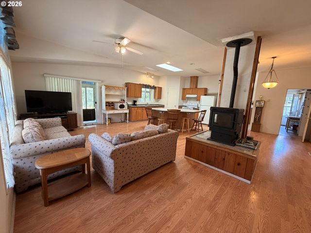 94515 LANGLOIS MOUNTAIN Rd, Langlois, OR 97450