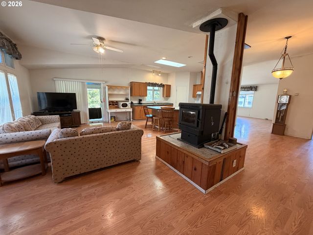 94515 LANGLOIS MOUNTAIN Rd, Langlois, OR 97450