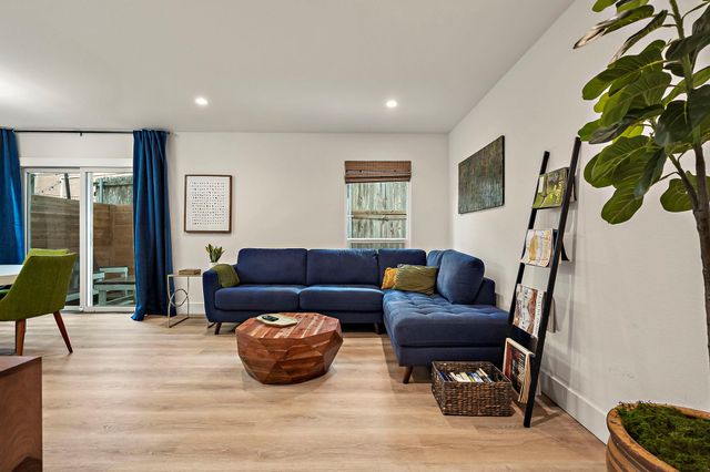 1206 Hollow Creek DR 3, Austin, TX 78704