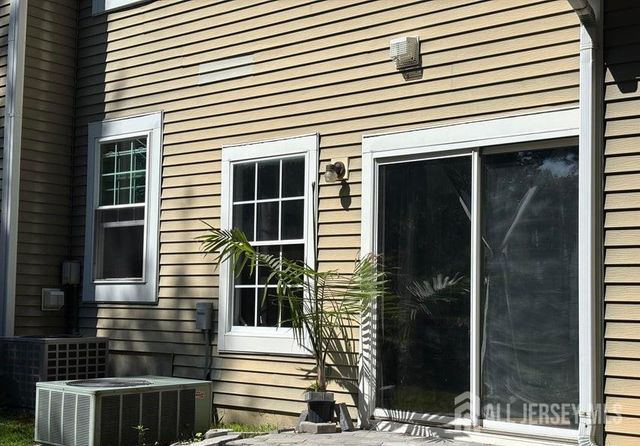 15 Saddle Court, Tinton Falls, NJ 07753
