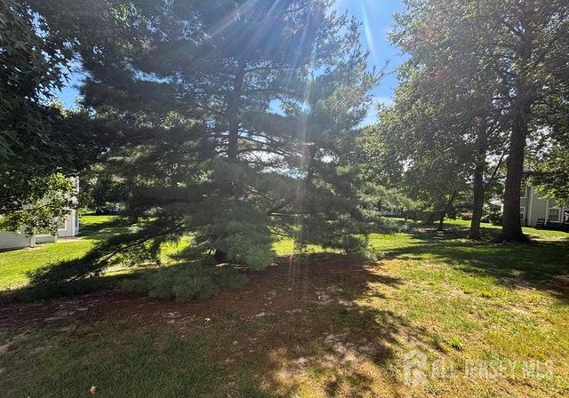 15 Saddle Court, Tinton Falls, NJ 07753