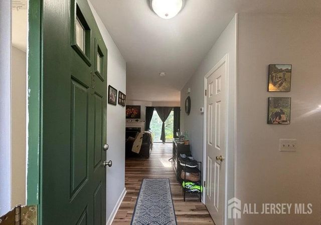 15 Saddle Court, Tinton Falls, NJ 07753
