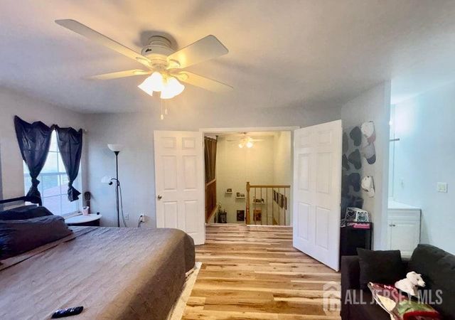 15 Saddle Court, Tinton Falls, NJ 07753