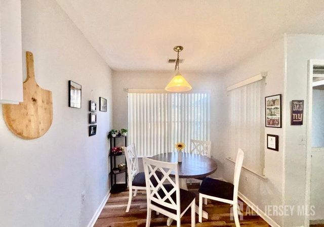 15 Saddle Court, Tinton Falls, NJ 07753