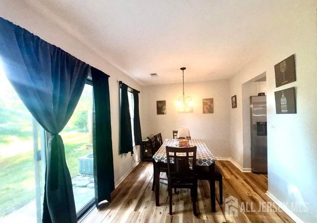 15 Saddle Court, Tinton Falls, NJ 07753