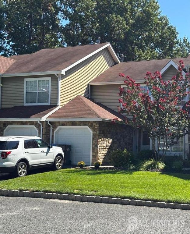 15 Saddle Court, Tinton Falls, NJ 07753