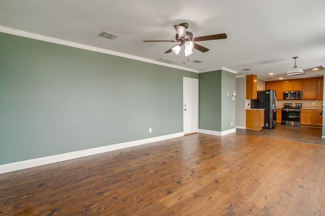 812 Sheryn Drive, Burleson, TX 76028