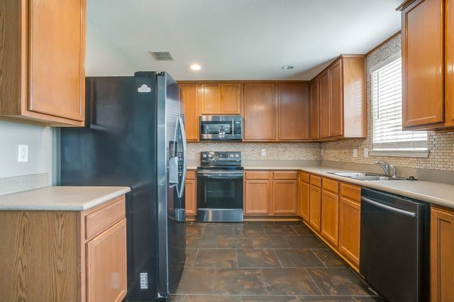 812 Sheryn Drive, Burleson, TX 76028