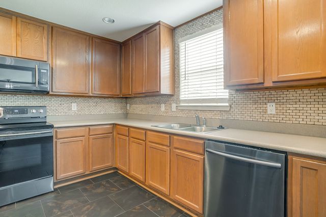 812 Sheryn Drive, Burleson, TX 76028