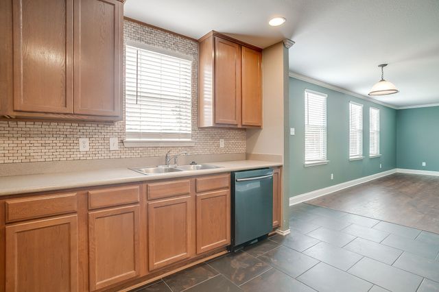 812 Sheryn Drive, Burleson, TX 76028