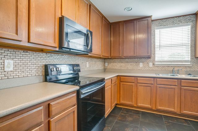 812 Sheryn Drive, Burleson, TX 76028