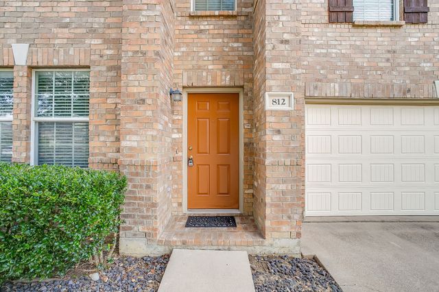 812 Sheryn Drive, Burleson, TX 76028
