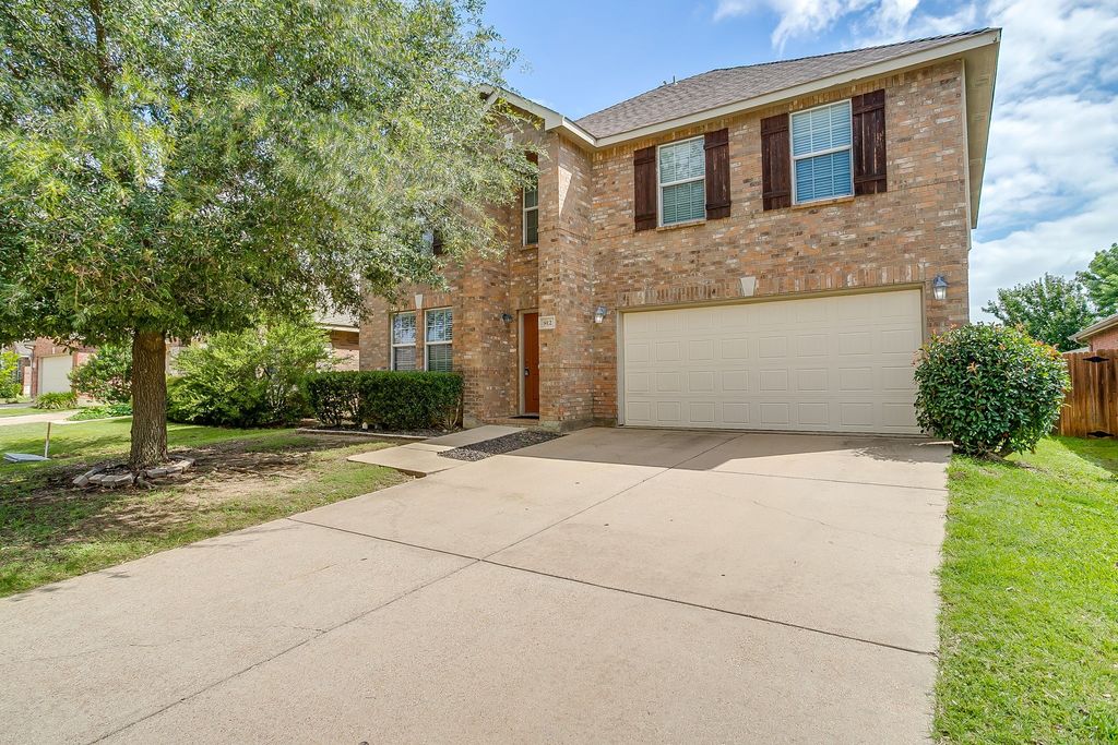 812 Sheryn Drive, Burleson, TX 76028