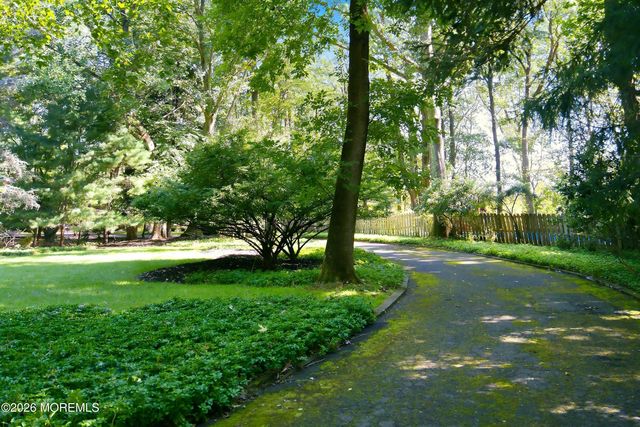 20 Rimwood Drive, Lincroft, NJ 07738